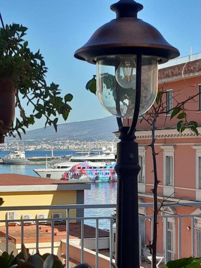 La Terrazza Sul Porto Acomodação com café da manhã Castellammare di Stabia Exterior foto